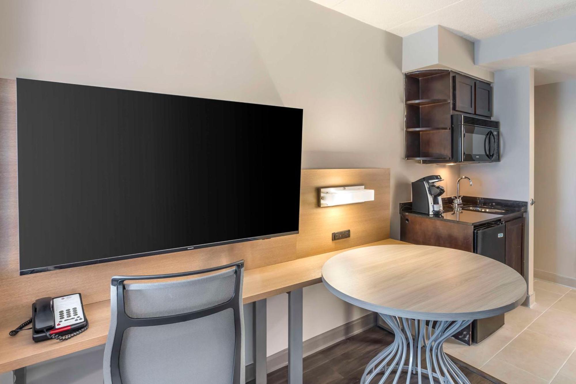 Best Western Plus Heritage Rail Inn & Suites York Zewnętrze zdjęcie